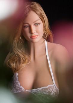 Pipedream Ultimate Fantasy Dolls Bianca, light skin tone